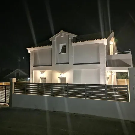 Dianthos Villa *